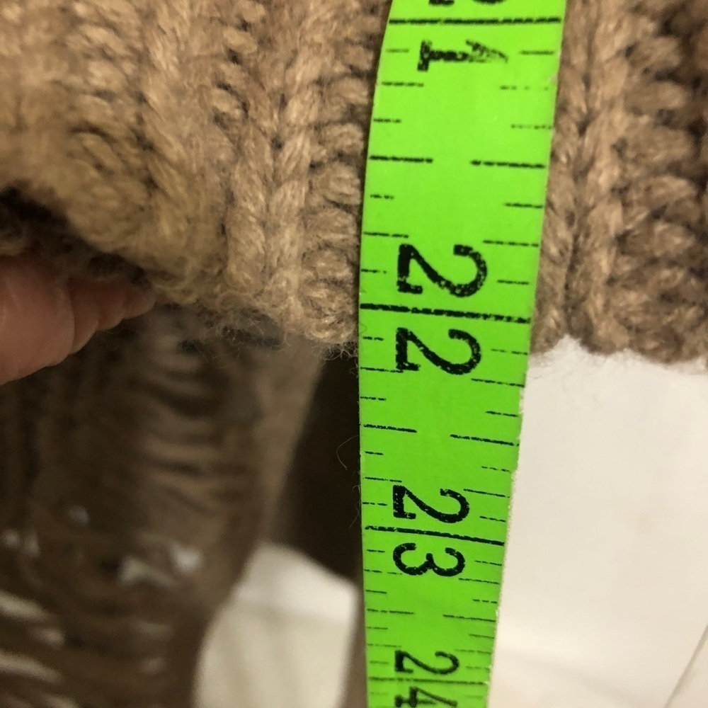 Womens Tan GUESS Sweater. Size XS. - Picture 8 of 8